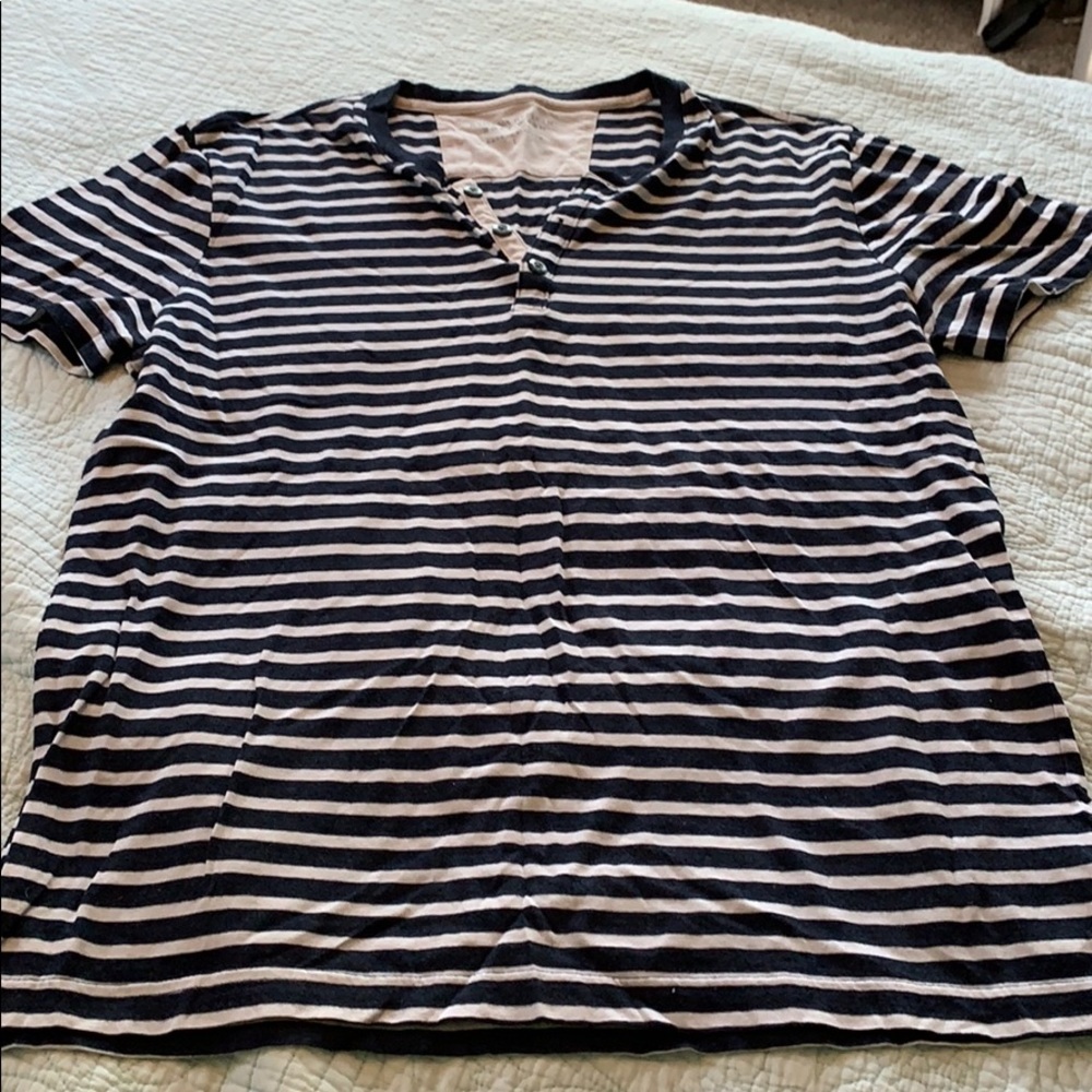 Men’s banana republic t shirt